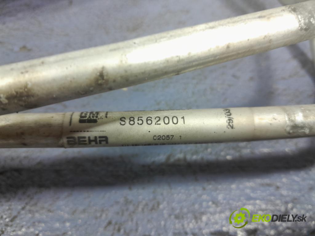 Opel Insignia 2010 chladič oleja 8562001