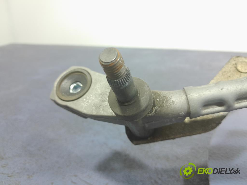 Volvo V40 2014 mechanismus motorek Stěrače: před 31378574