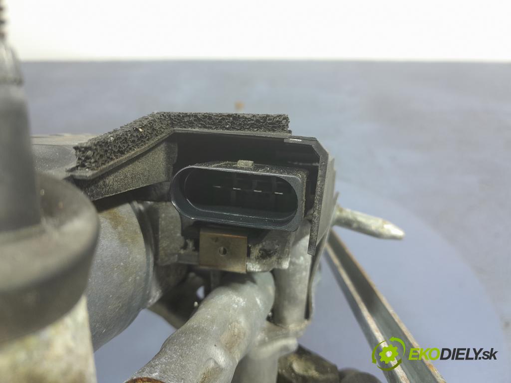 Volvo V40 2014 mechanismus motorek Stěrače: před 31378574