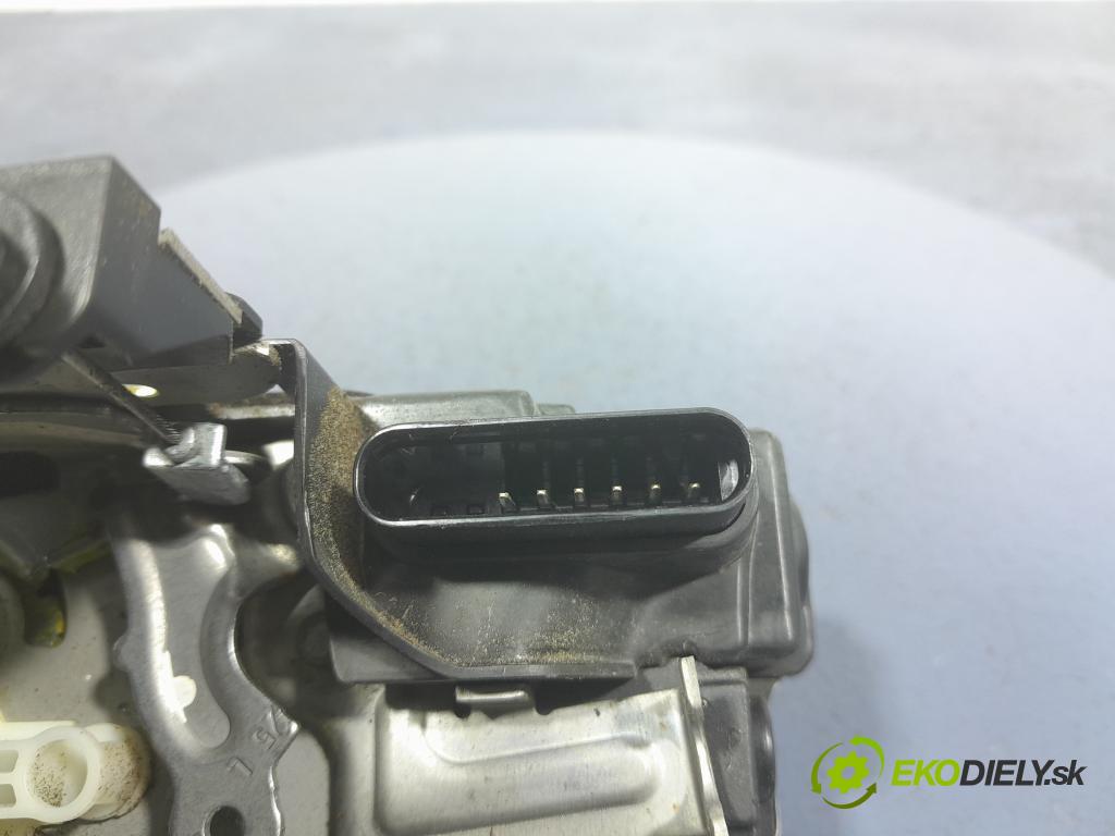 Volvo V40 2014 zámek dveře před Levý: 31440389