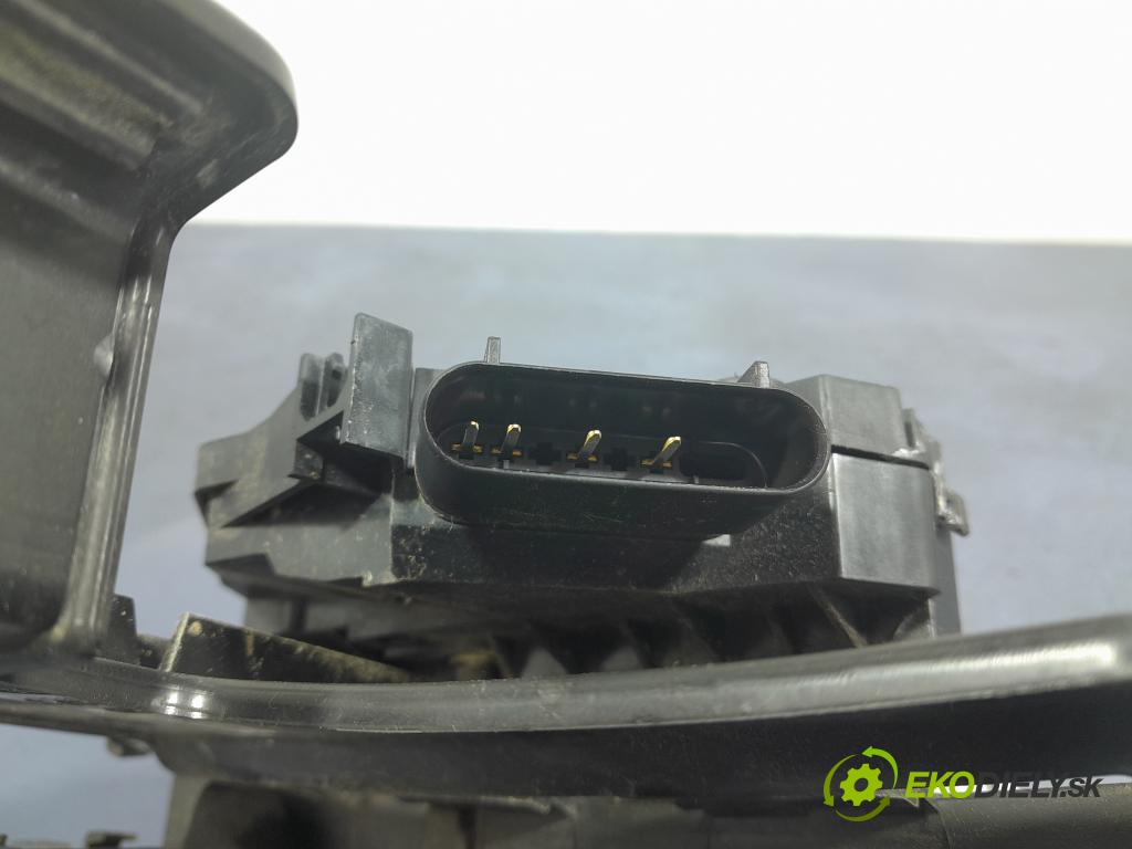 Ford Fiesta 2014 zámek dveře před v pravo: AM5A-U21812-BE