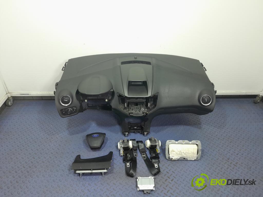 Ford Fiesta 2014 kokpit,přistrojova deska 01