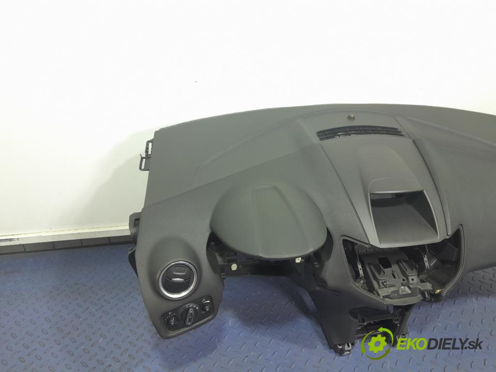 Ford Fiesta 2014 kokpit,přistrojova deska 01