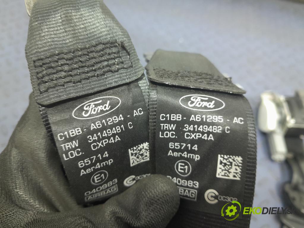 Ford Fiesta 2014 kokpit,přistrojova deska 01