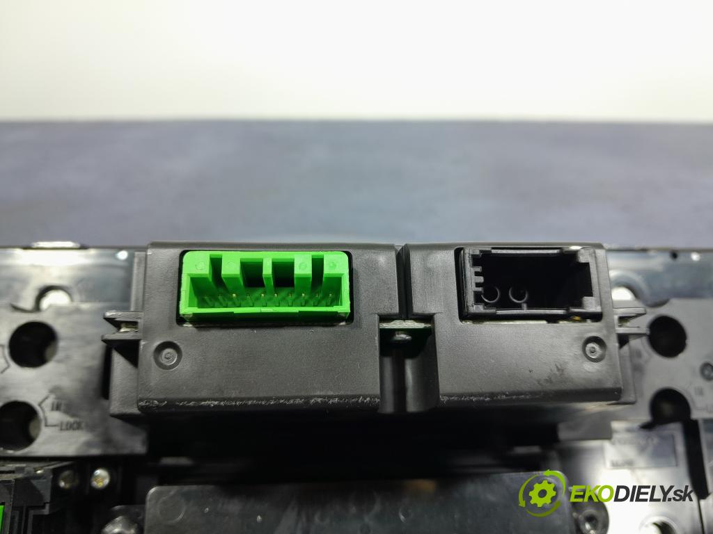 Volvo Xc90 2012 prepínač Rádio: Navigacia: 31337102