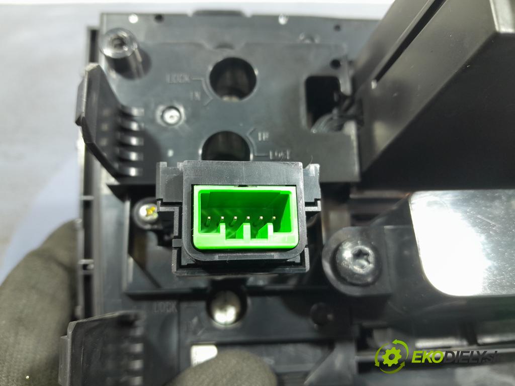 Volvo Xc90 2012 prepínač Rádio: Navigacia: 31337102