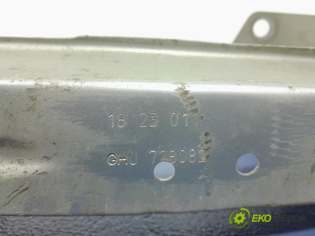 Peugeot 208 2018 výztuha narazník před 01