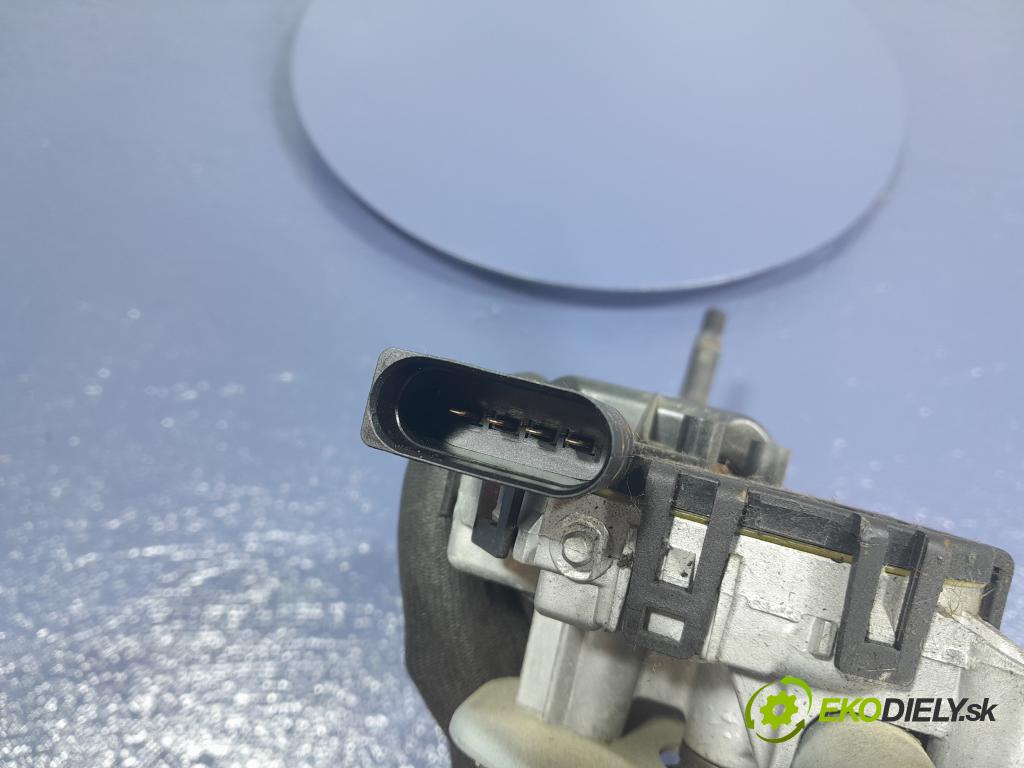 Peugeot 208 2018 mechanismus motorek Stěrače: před 9815497780