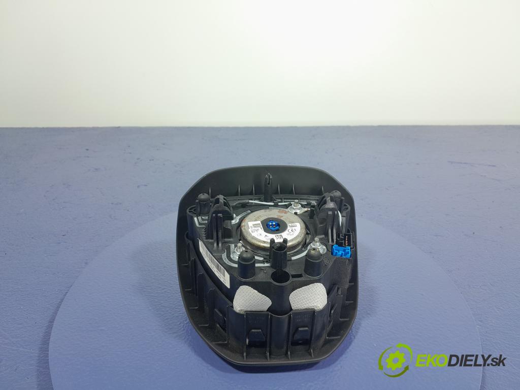 Peugeot 208 2018 kokpit,pristrojová doska 01