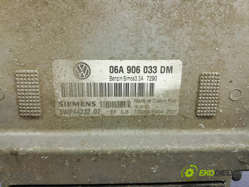 Skoda Octavia 2007 řídící jednotka Motor: 06A906033DM