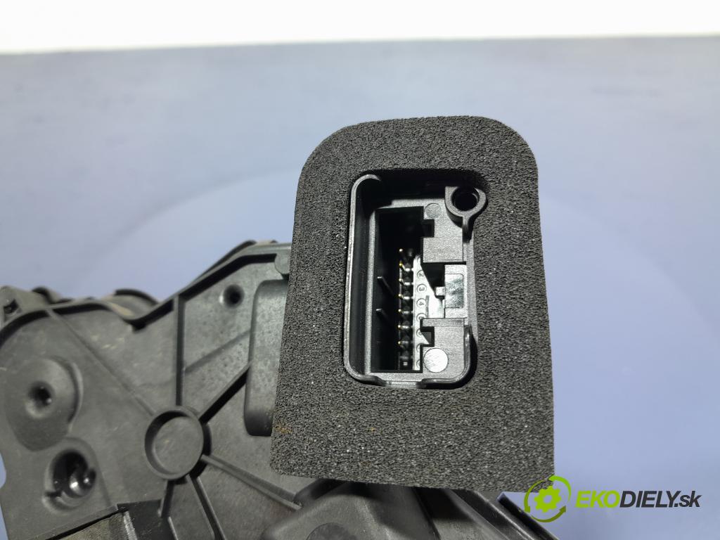 Skoda Octavia 2020 zámek dveře před Levý: 5TB837015B