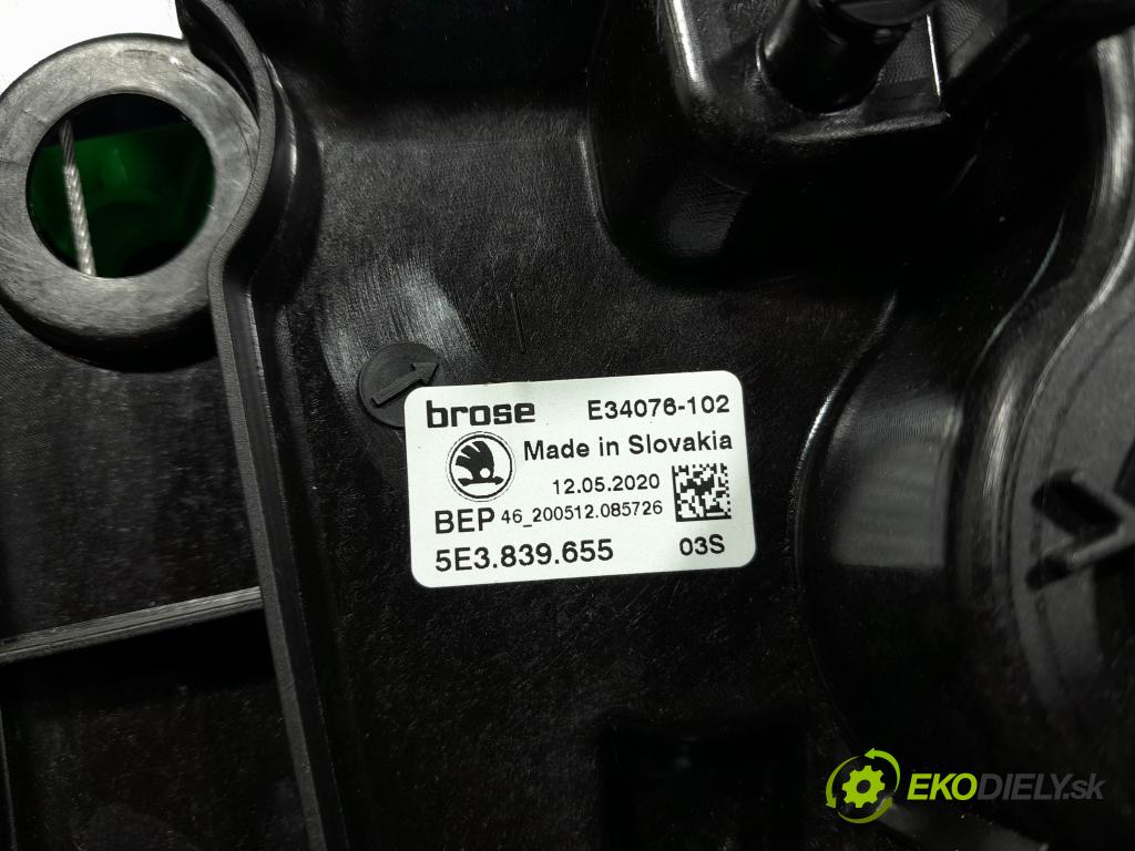 Skoda Octavia 2020 mechanismus stahování Sklenka: Zad: Levý: 5E3839655