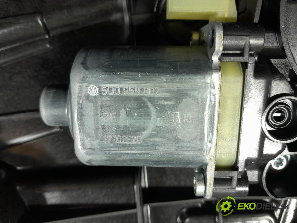 Skoda Octavia 2020 mechanismus stahování Sklenka: Zad: v pravo: 5E3839656
