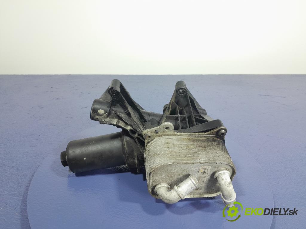 Skoda Octavia 2020 chladič oleja 05L117021C