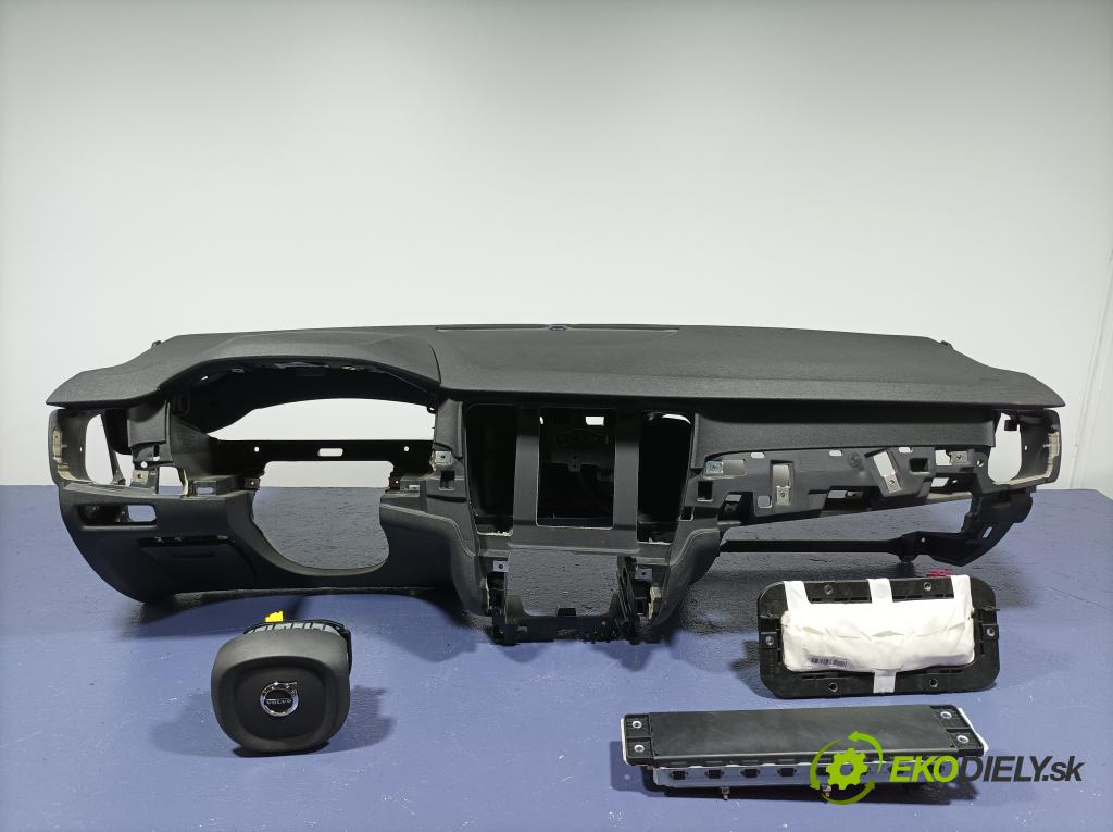Volvo V90 2017 kokpit,pristrojová doska 031688125