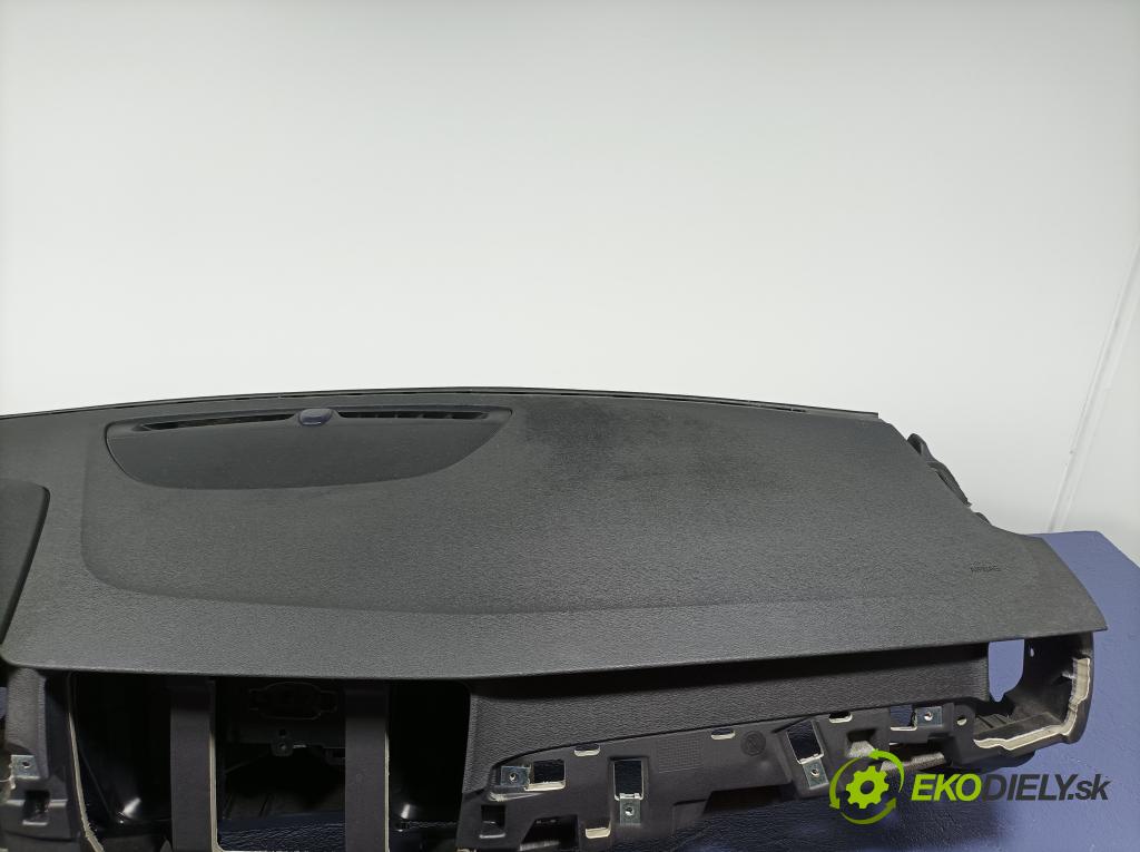 Volvo V90 2017 kokpit,pristrojová doska 031688125