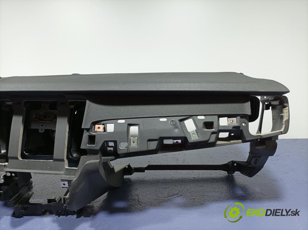 Volvo V90 2017 kokpit,pristrojová doska 031688125