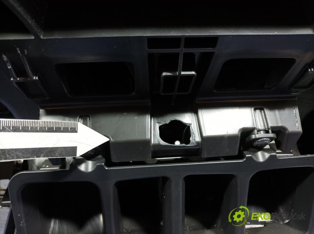 Volvo V90 2017 kokpit,pristrojová doska 031688125