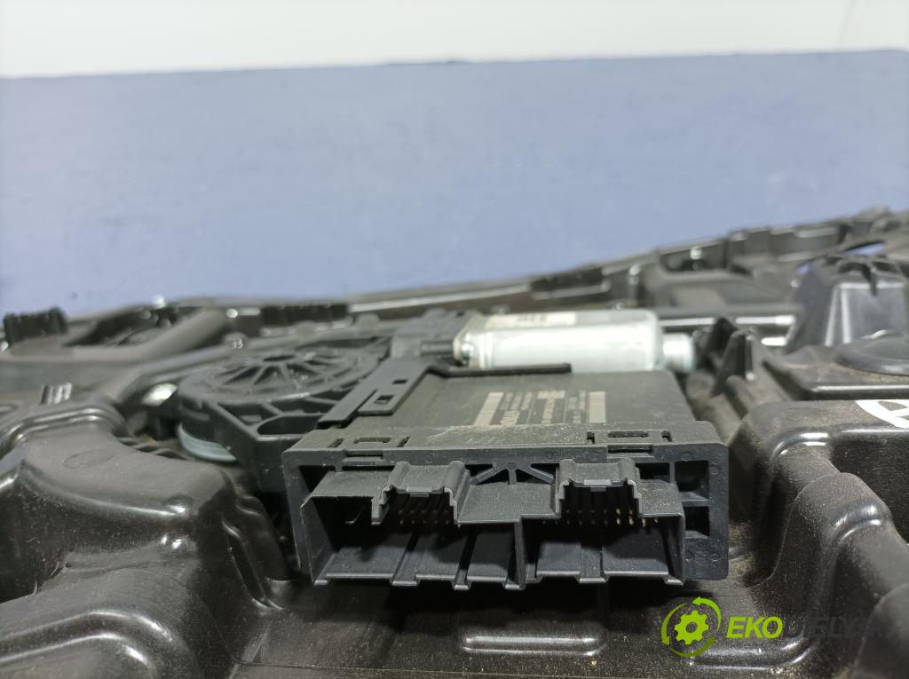 Volvo V90 2017 mechanismus stahování Sklenka: před v pravo: 31378593