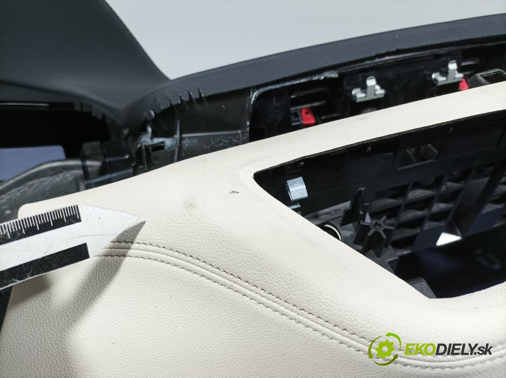 Bmw Seria 7 2022 kokpit,pristrojová doska 01