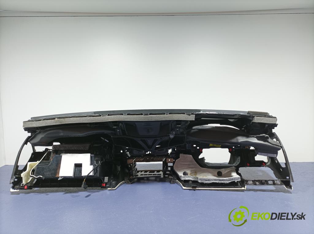 Bmw Seria 7 2022 kokpit,pristrojová doska 01