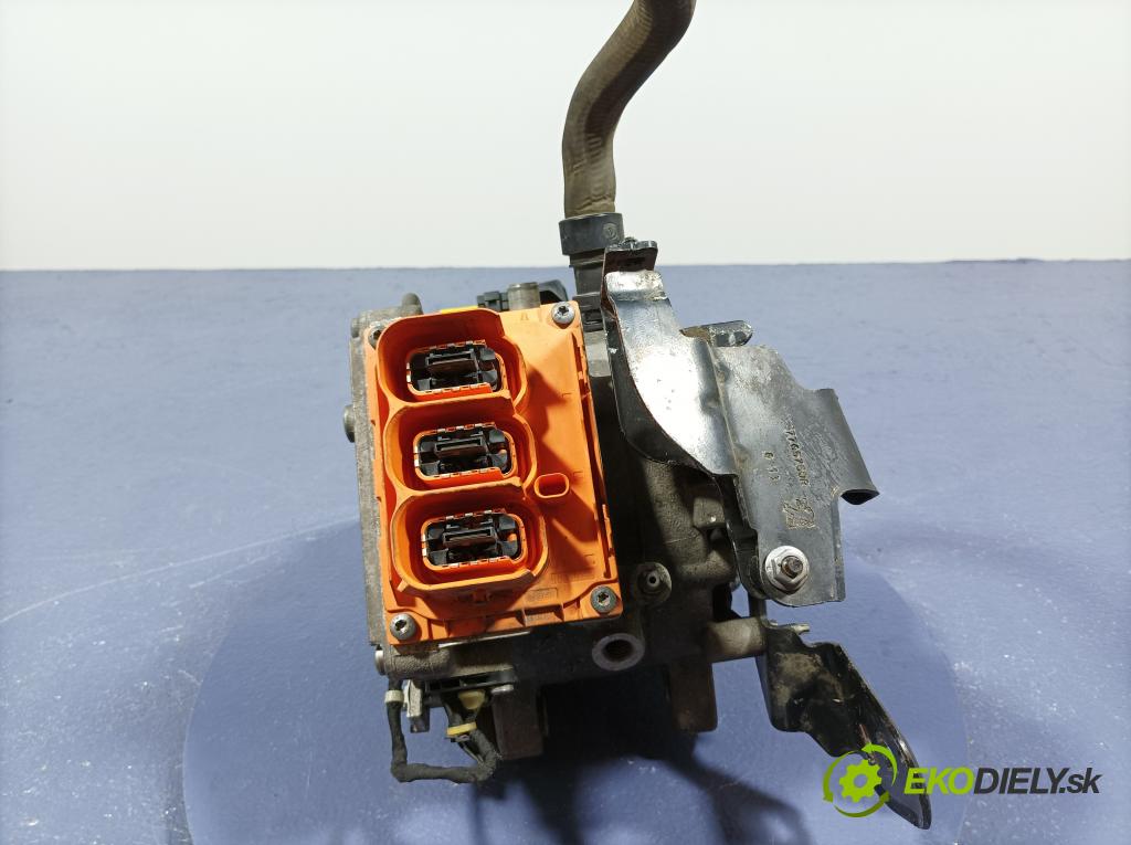 Peugeot 508 2013 Alternator 9676536980