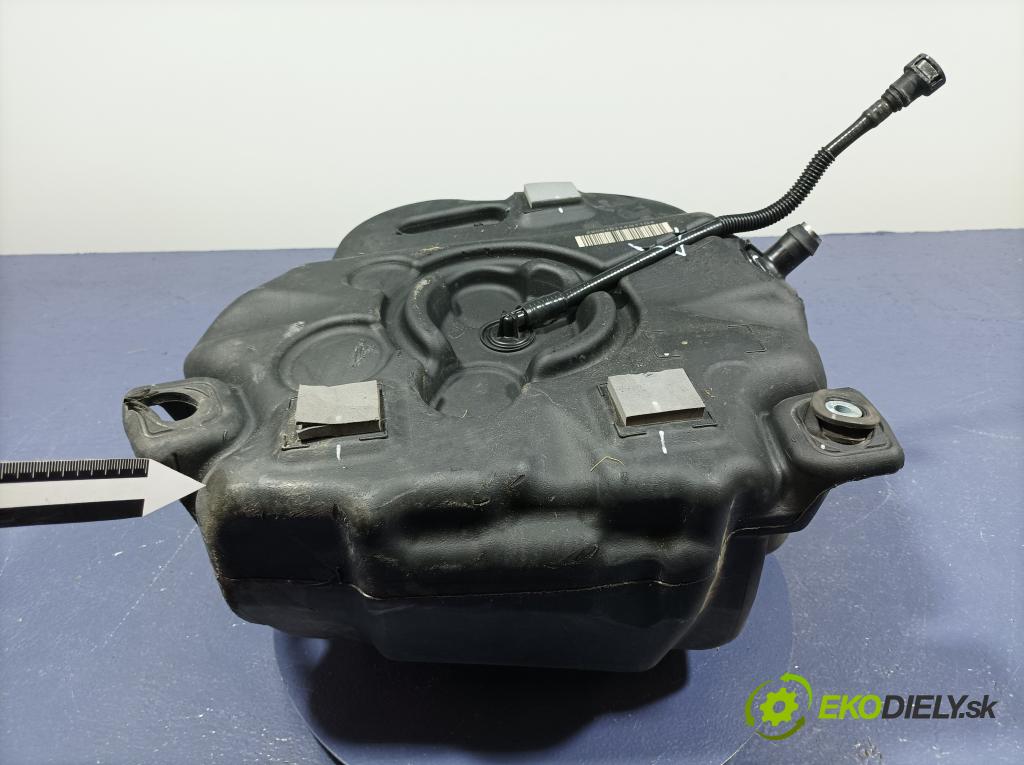 Bmw Seria 7 2022 Nádrž: AdBlue: 9488190