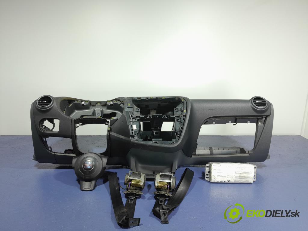 Seat Leon 2006 kokpit,pristrojová doska 01