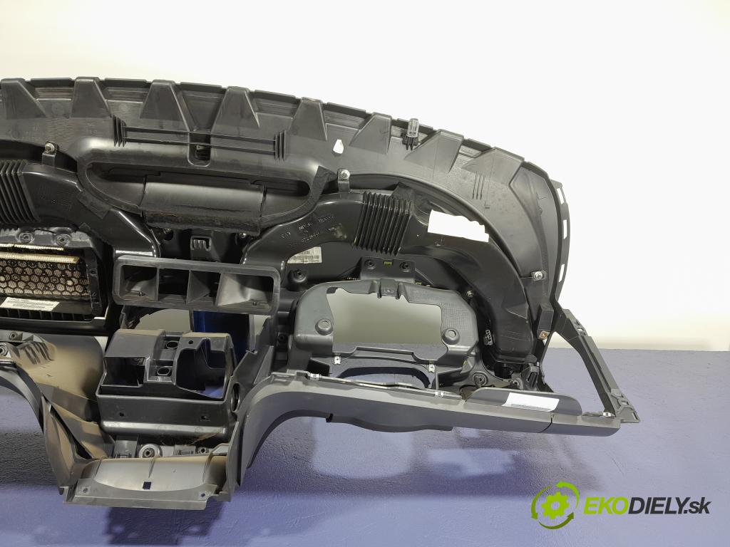 Seat Leon 2006 kokpit,pristrojová doska 01