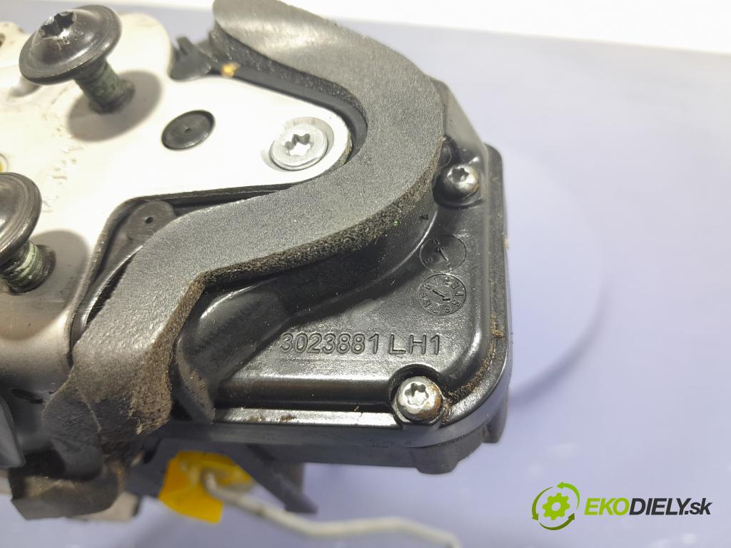 Opel Insignia 2015 zámek dveře před Levý: 13579521