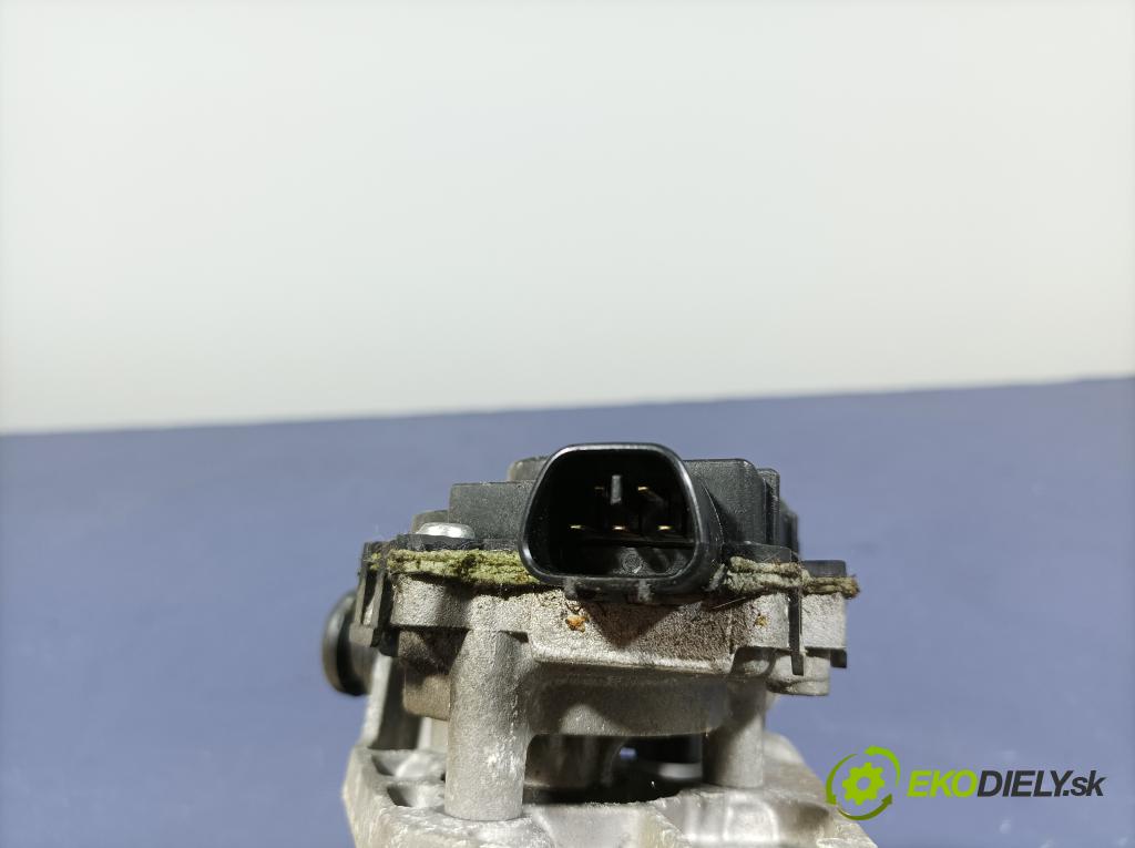 Toyota Urban cruiser 2009 mechanismus motorek Stěrače: před 01