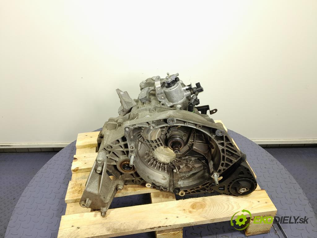 Opel Insignia 2015 prevodovka Manualna F40
