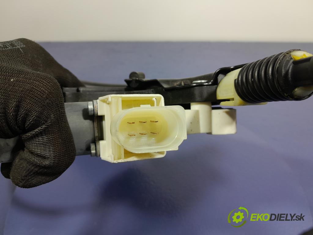 Bmw Seria 5 2012 mechanismus stahování Sklenka: před v pravo: 7182112