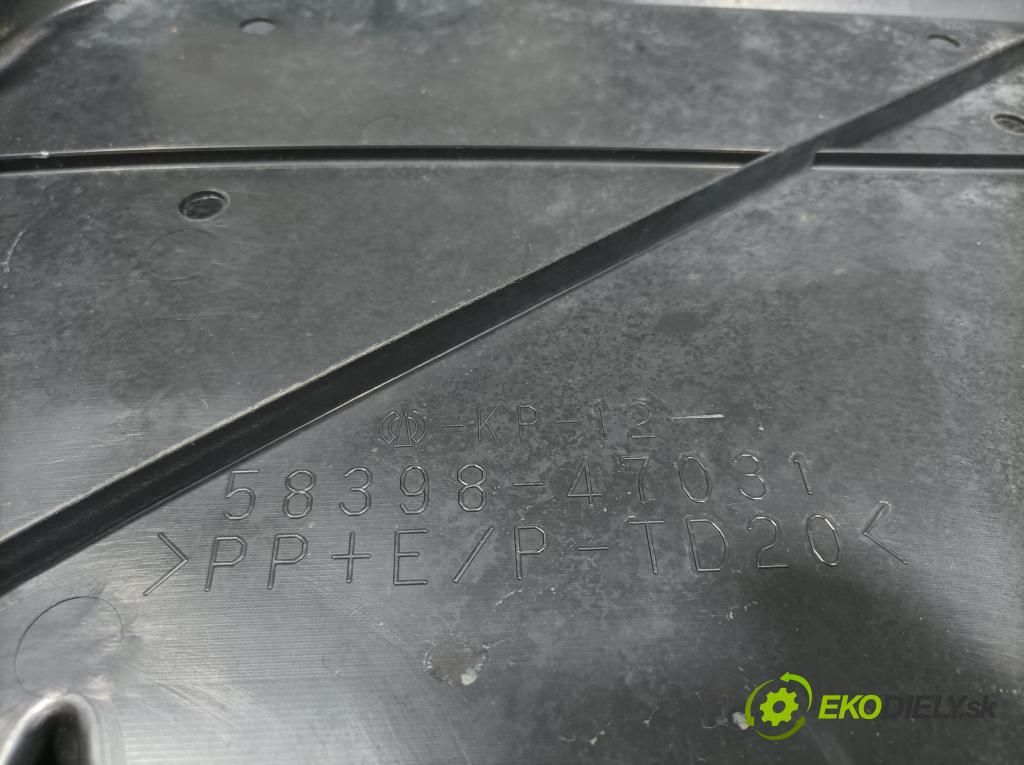 Toyota Prius 2010 kryt Plast: podvozek: 58398-47031