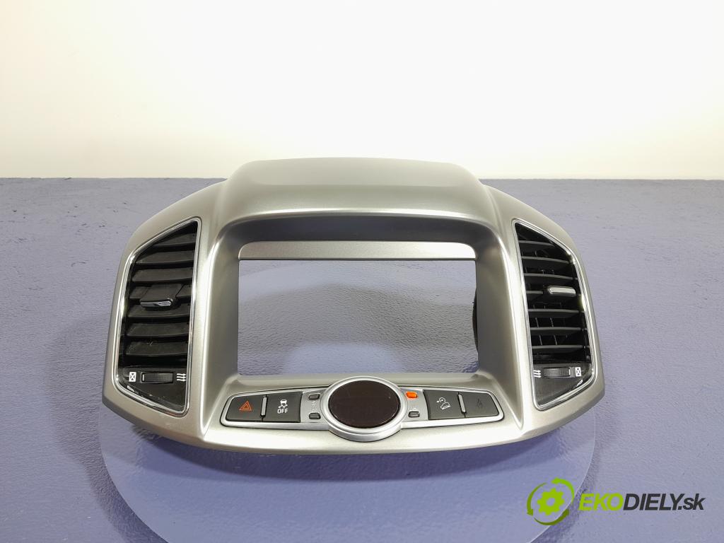 Chevrolet Captiva 2011 kryt Plast: Interiéry: 01