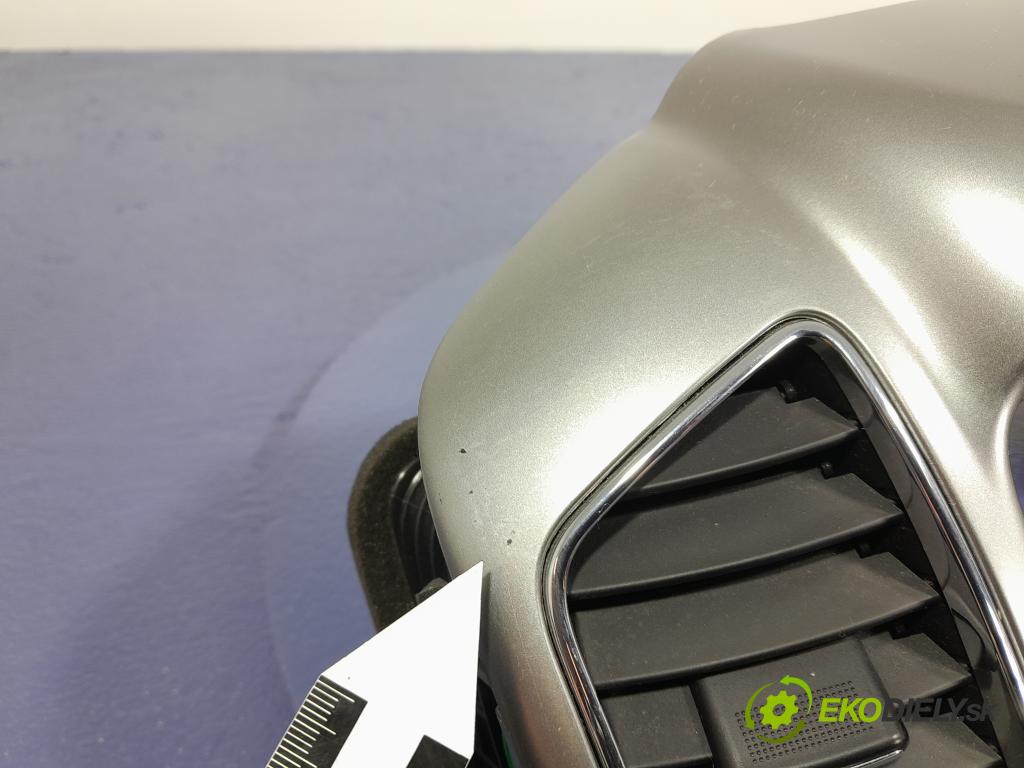 Chevrolet Captiva 2011 kryt Plast: Interiéry: 01