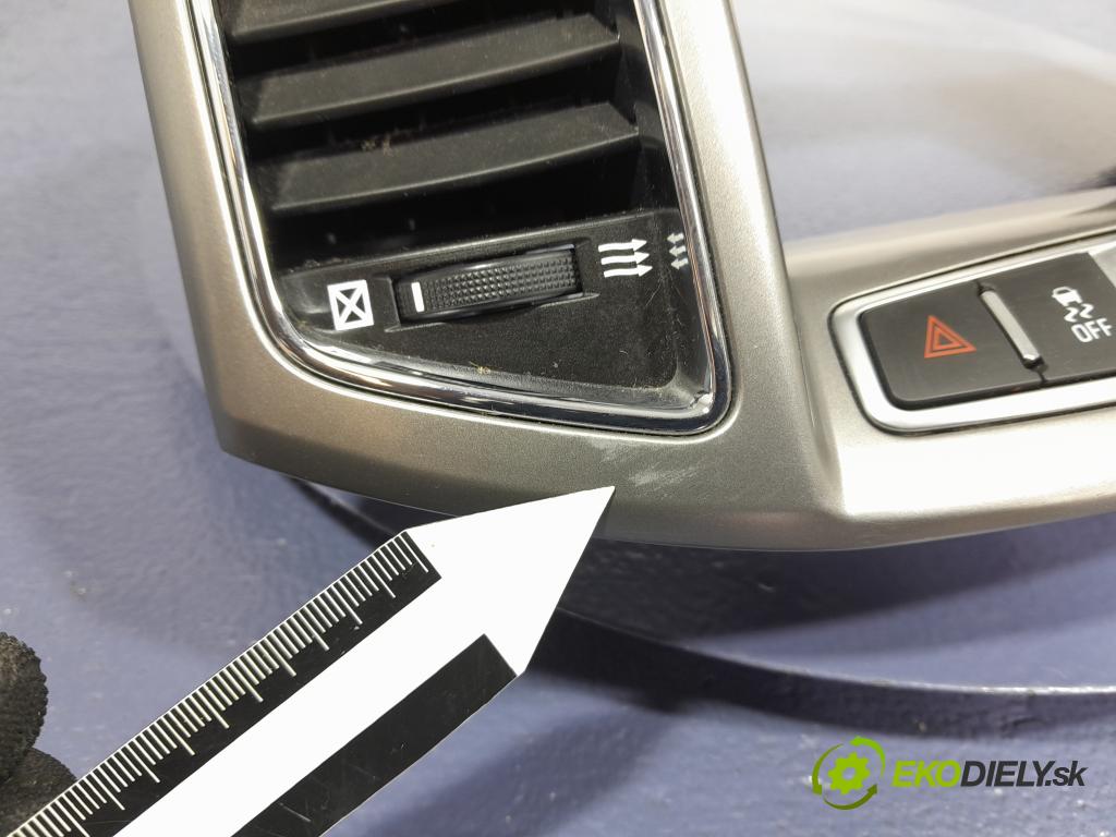 Chevrolet Captiva 2011 kryt Plast: Interiéry: 01