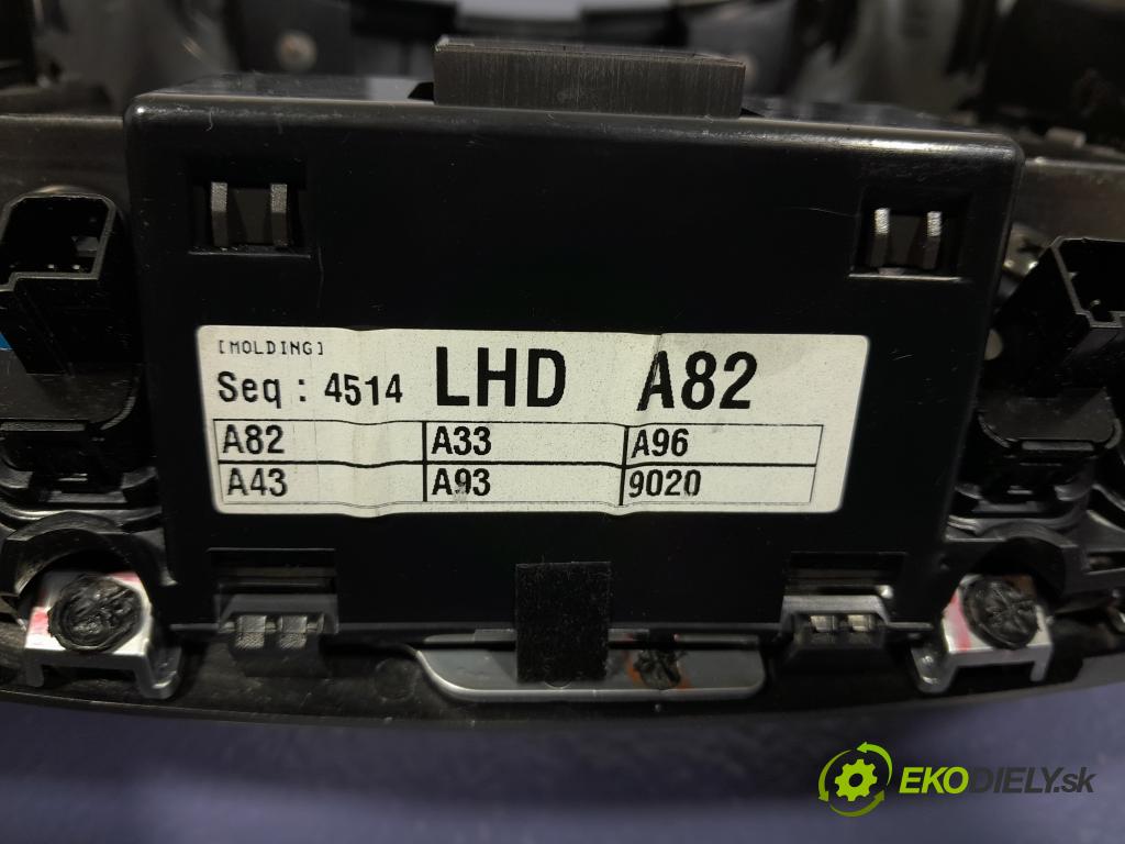 Chevrolet Captiva 2011 kryt Plast: Interiéry: 01