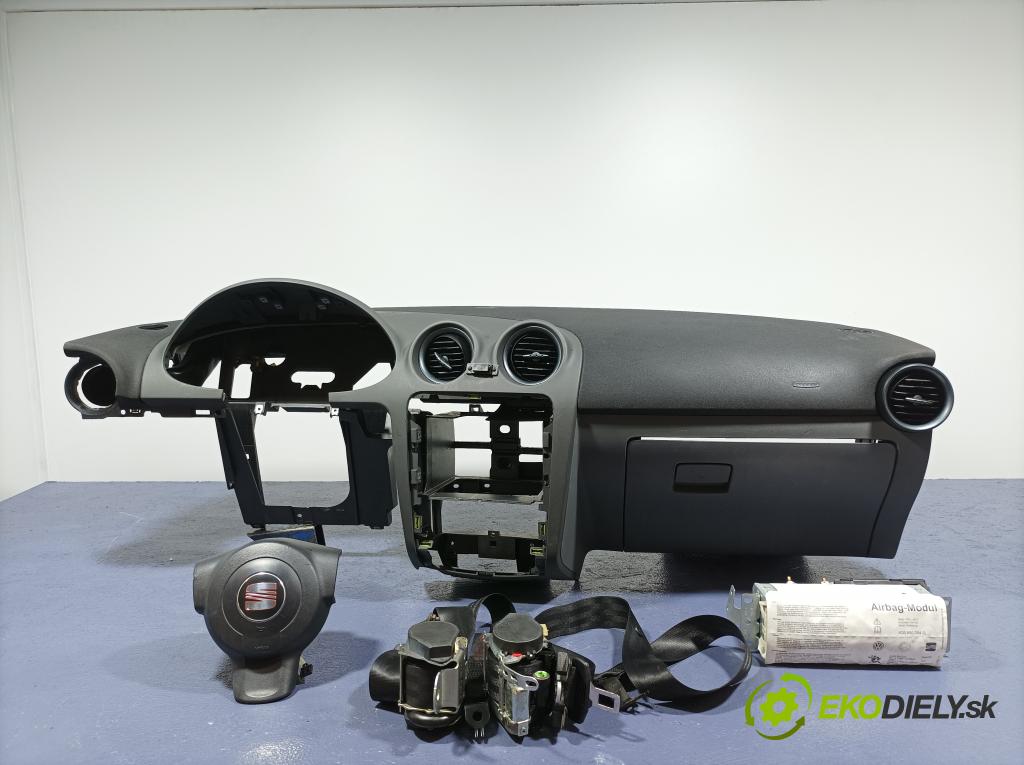 Seat Ibiza 2007 kokpit,pristrojová doska 01