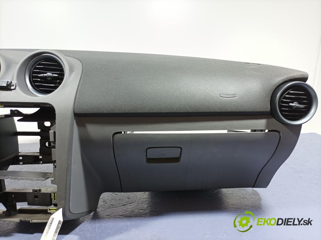 Seat Ibiza 2007 kokpit,pristrojová doska 01