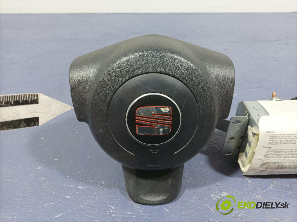 Seat Ibiza 2007 kokpit,pristrojová doska 01