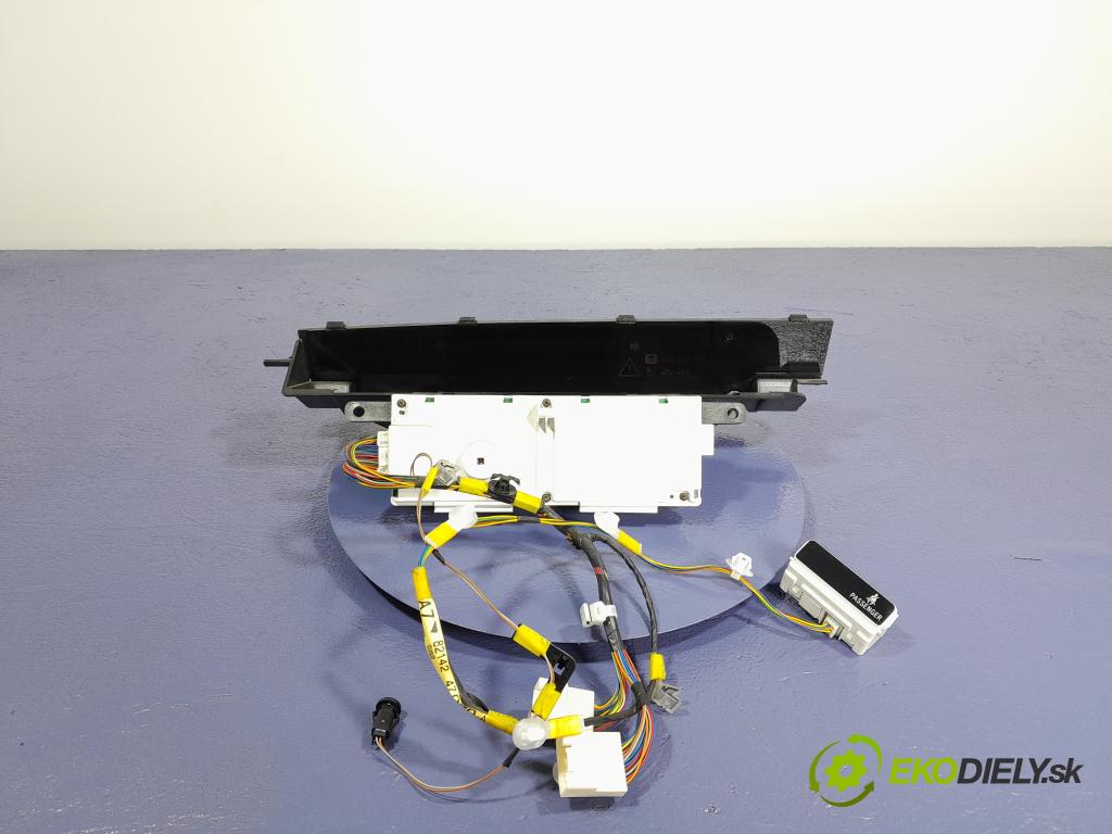 Toyota Prius 2007 prístrojovka/ budíky 83800-47251-A