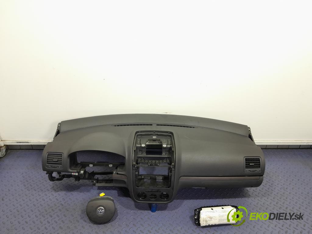 Vw Golf 2005 kokpit,pristrojová doska 01