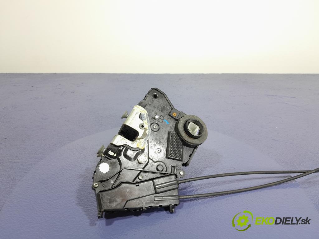 Toyota Prius 2007 zámek dveře před Levý: 01