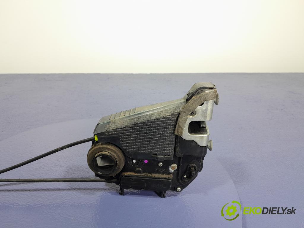 Toyota Prius 2007 zámek dveře Zad: v pravo: 01