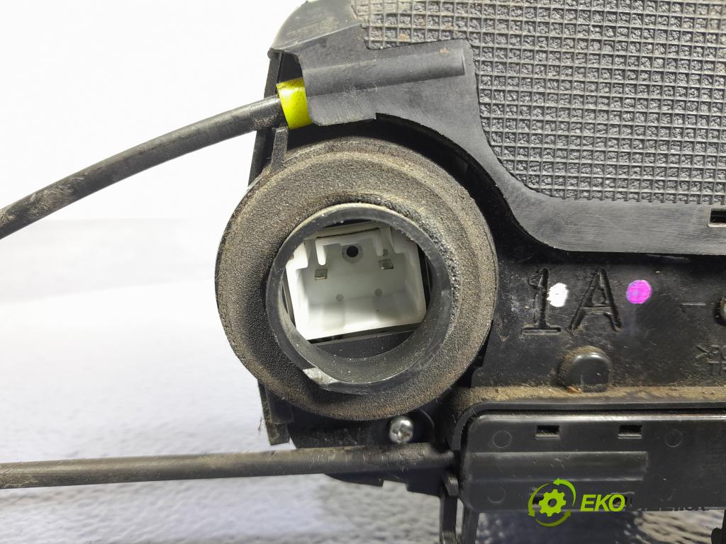 Toyota Prius 2007 zámek dveře Zad: v pravo: 01
