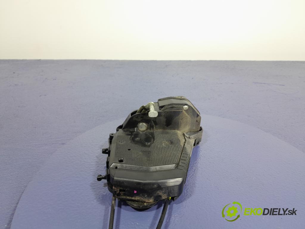 Toyota Prius 2007 zámek dveře Zad: v pravo: 01