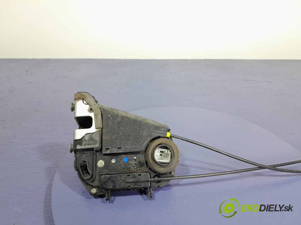 Toyota Prius 2007 zámek dveře Zad: Levý: 01