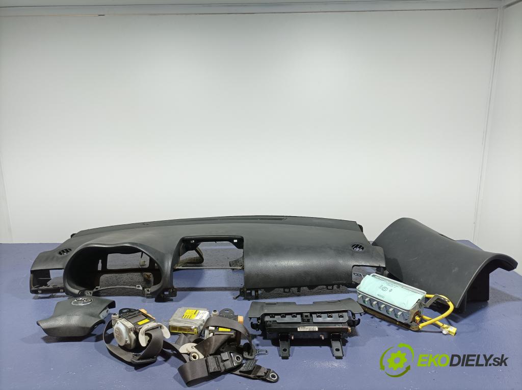 Toyota Avensis 2006 kokpit,pristrojová doska 01