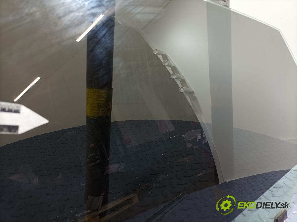 Toyota Prius 2007 sklo dvere zad ľavé 01